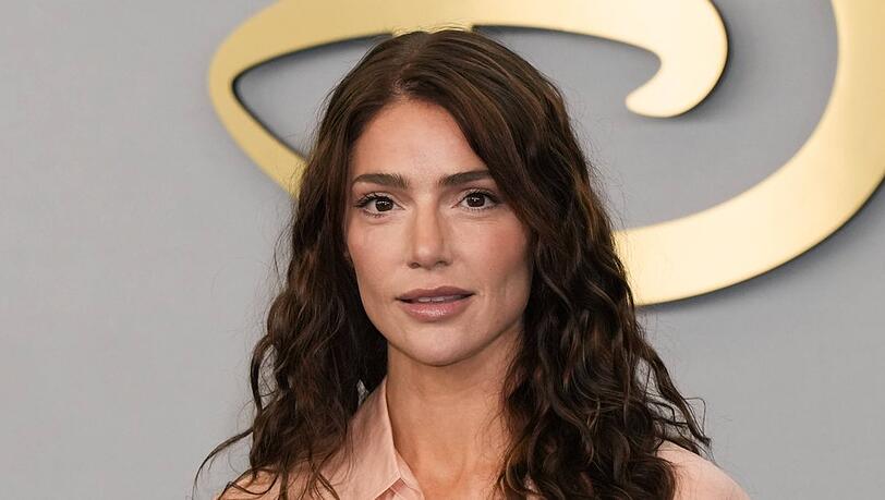 Janet Montgomery ist unter anderem aus den Serien "New Amsterdam" und "The Ex-Wife" bekannt. Janet Montgomery ist unter anderem aus den Serien "New Amsterdam" und "The Ex-Wife" bekannt.