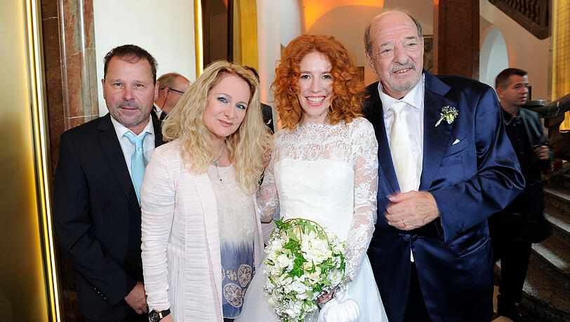 Ein schöner Tag: Sängerin Nicole mit Mann Winfried Seibert als Hochzeitsgäste von Ralph Siegel und Frau Laura. Die beiden heirateten 2018. Ein schöner Tag: Sängerin Nicole mit Mann Winfried Seibert als Hochzeitsgäste von Ralph Siegel und Frau Laura. Die beiden heirateten 2018.