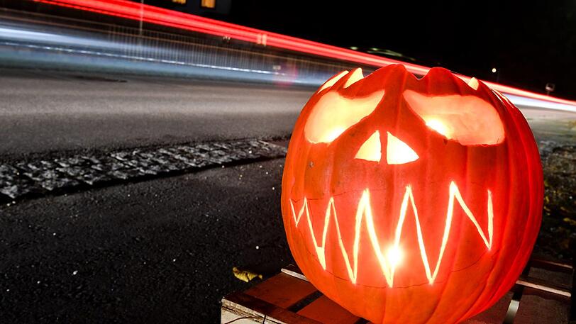 Ein Polizeieinsatz vor einer stattfindenden Halloween-Party sorgte in Zorneding für Aufregung (Symbolbild).