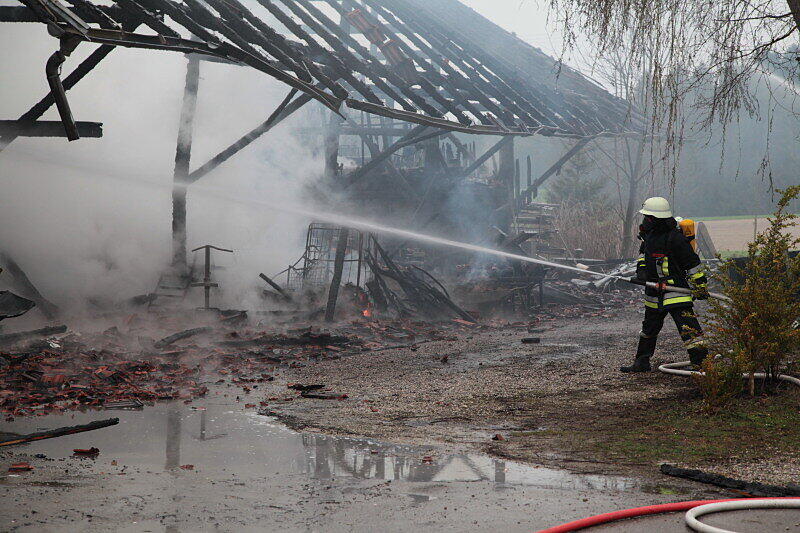 Ebersberg: Großbrand: Bauernhof geht in Flammen auf - Bayern - Abendzeitung München