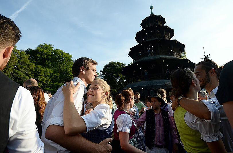 Am Sonntag ist es wieder soweit: Am Chinesischen Turm wird der Kocherlball gefeiert.