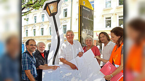 Von links: Albert Brummer, Baureferat, Abt. Strassenbeleuchtung, Wolfgang Roucka, Werner und Petra Lederer-Piloty, Florian Hochstätter und Marion Aichele vom Baureferat.