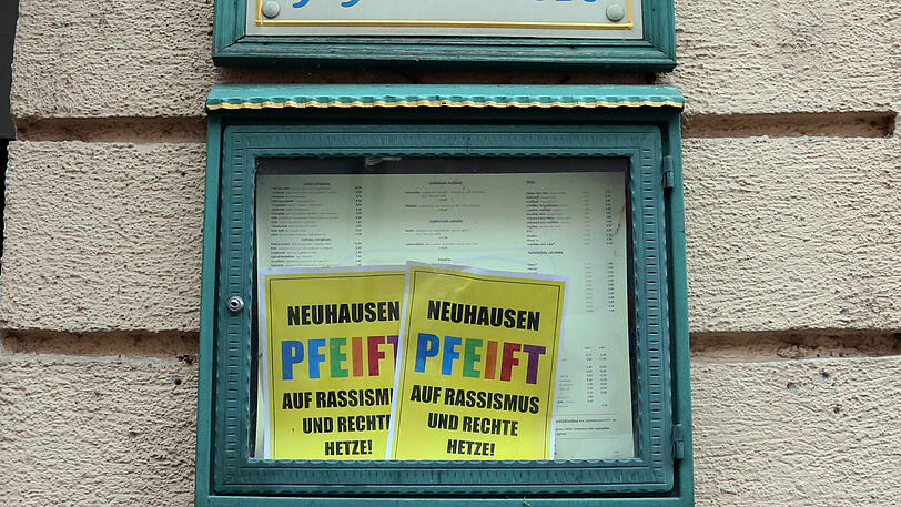 Nach Hakenkreuz-Schmierereien in Neuhausen und Forstenried sucht die Polizei nach Zeugen.