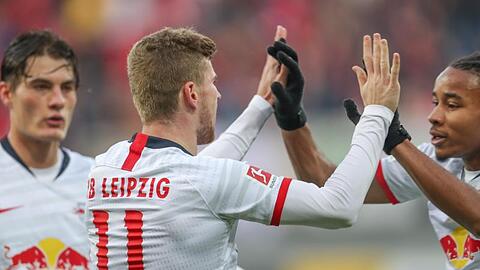 Leipzig lag durch ein Tor von Timo Werner (M) nach 26 Minuten schon 3:0 in Front, machte es am Ende aber noch spannend.