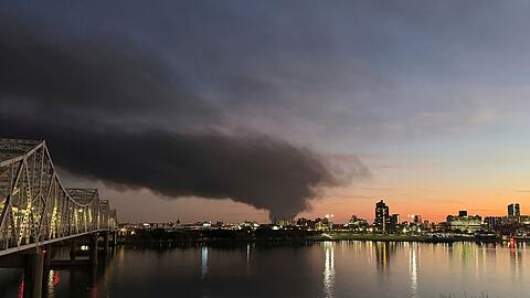 Die Rauchsäule über dem Absturzort war kilometerweit zu sehen.