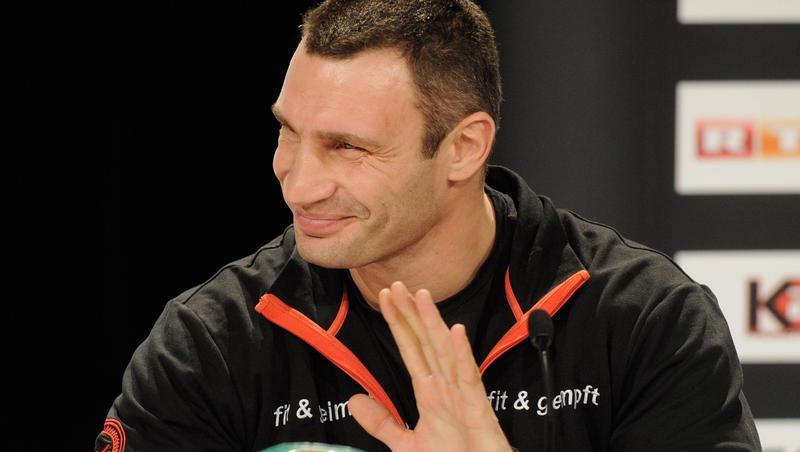 Seinen Titel hatte Vitali Klitschko zwar verteidigt, doch zum ersten Mal schien der 38-Jährige nun seinem Alter Tribut zollen zu müssen. Seinen Titel hatte Vitali Klitschko zwar verteidigt, doch zum ersten Mal schien der 38-Jährige nun seinem Alter Tribut zollen zu müssen.