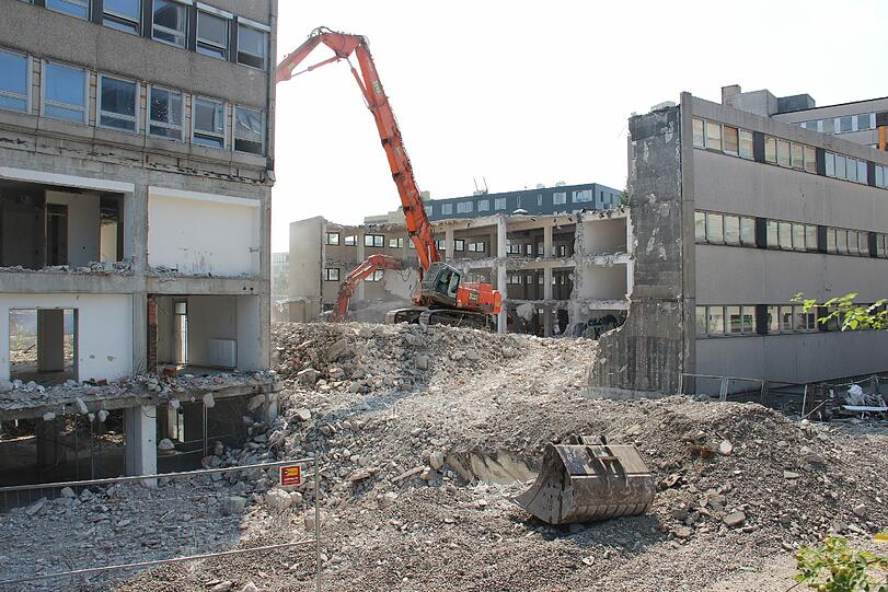 Die Baustelle am Vogelweideplatz, zwischen Riederstraße, Truderinger Straße und A94 (Töginger Straße). Hier werden bis zum Frühjahr 2016 alle Bürogebäude abgerissen.