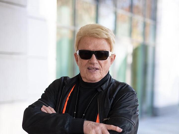 Der Musiker Heino (bürgerlich Heinz Georg Kramm) wehrt sich gegen die Vorwürfe, er verbreite rechtes Gedankengut.