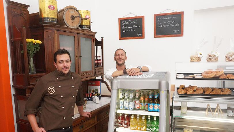 Nino Djurisic und Markus Rüdinger (v.l.) in ihrer Tagesbar, dem Emilio & Luis in der Nähe vom Friedensengel. Nino Djurisic und Markus Rüdinger (v.l.) in ihrer Tagesbar, dem Emilio & Luis in der Nähe vom Friedensengel.