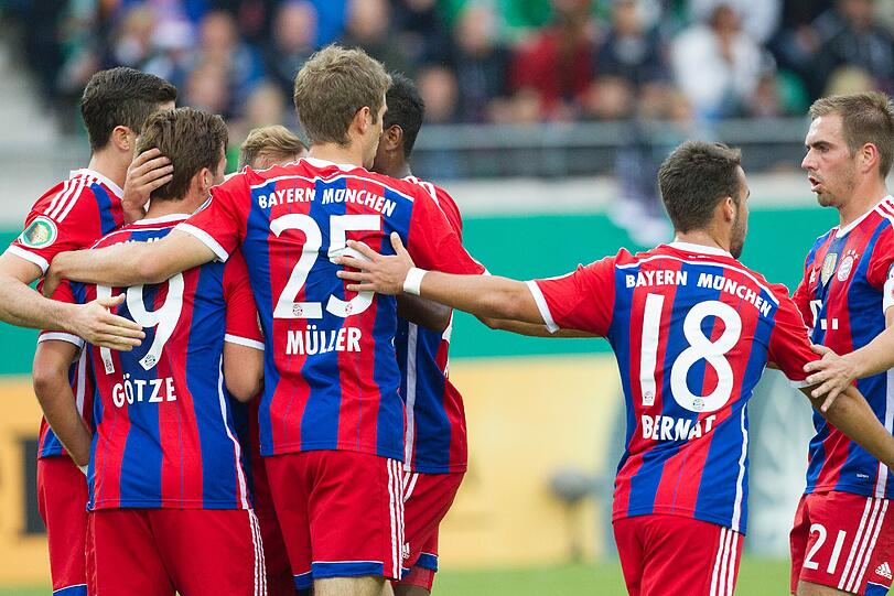 Die Spieler des FC Bayern feiern den Treffer von Mario Götze zur zwischenzeitlichen 1:0-Führung.