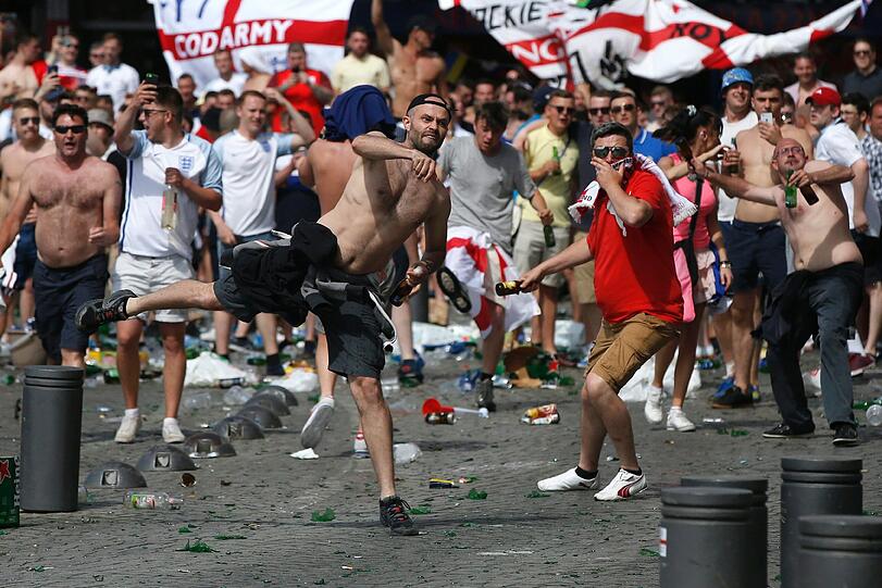 In Marseille kam es zu schweren Krawallen in der Innenstadt. Böller und Glasflaschen flogen.