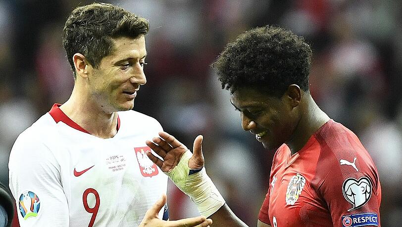 September 2019: Polen und Österreich trennen sich im EM-Qualifikationsspiel 0:0 - Robert Lewandowski (links) und sein Münchner Teamkollege David Alaba nach dem Abpfiff. September 2019: Polen und Österreich trennen sich im EM-Qualifikationsspiel 0:0 - Robert Lewandowski (links) und sein Münchner Teamkollege David Alaba nach dem Abpfiff.