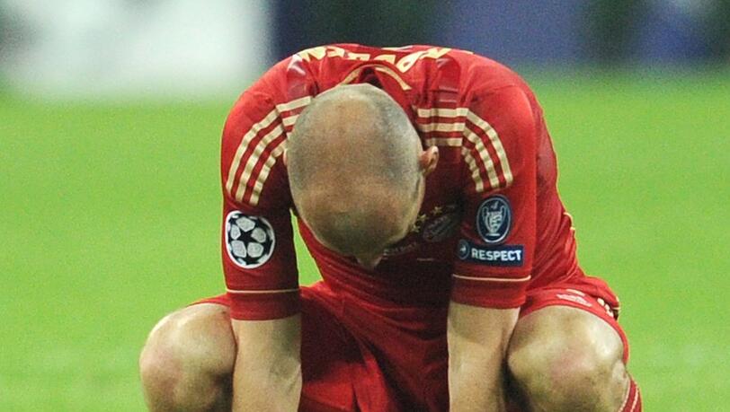 Verschießt einen Elfer in der 94. Minute: Arjen Robben. Verschießt einen Elfer in der 94. Minute: Arjen Robben.