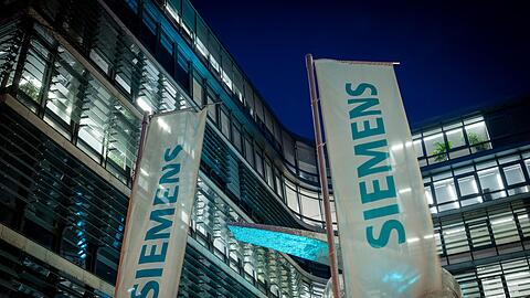 Auch Siemens baut Jobs ab.