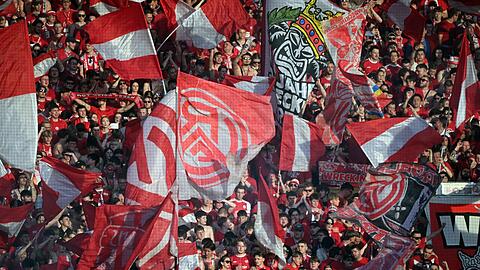 Die Essener Fans feuerten ihr Team lautstark an.