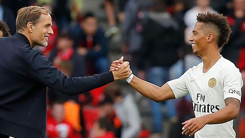 Der damalige PSG-Trainer Thomas Tuchel (l.) und sein damaliger Schützling, Nationalspieler Thilo Kehrer. (Archivbild)