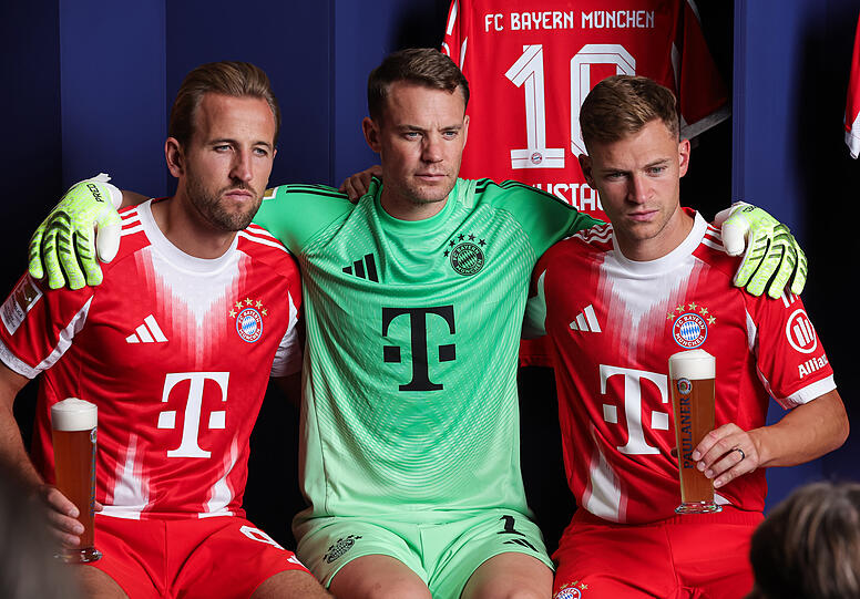 Auch im Trikot wurde posiert: Harry Kane, Manuel Neuer und Joshua Kimmich (v.l.n.r.)