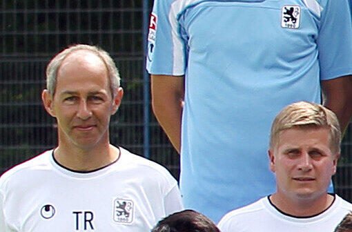 Das offizielle Mannschaftsfoto des TSV 1860: Wer lächelt - wer schaut grimmig? Die Löwen zum Durchklicken!