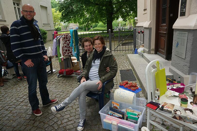Seit 14 Jahren locken die Schwabinger Hof-Flohmärkte zahlreiche Münchner ins Viertel.