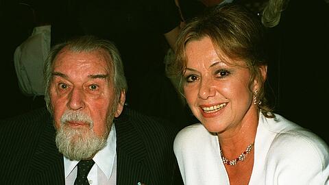 Regisseur und Schauspieler Bernhard Wicki und die Schauspielerin Elisabeth Endriss im Jahr 1994, ein Jahr vor ihrer Hochzeit.