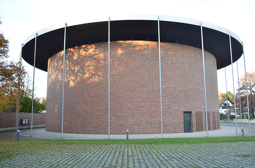 Die Kirche St. Johann von Capistran, erbaut ab 1958 in Bogenhausen nach einem Entwurf von Sep Ruf.