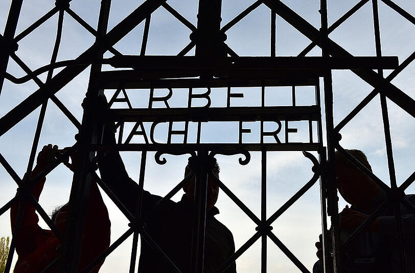 In Allach befand sich ein Außenlager des Dachauer Konzentrationslagers. Dort soll nun überprüft werden, ob noch Überreste des Lagers vorhanden sind. (Archivbild)