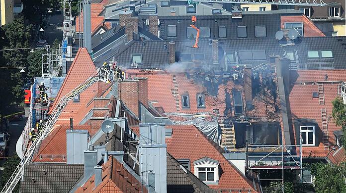Aus der Luft ist das Ausmaß des Brandes gut zu erkennen.