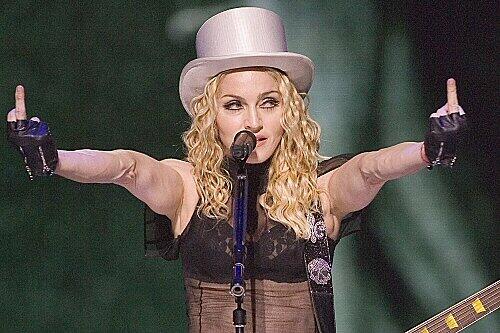 Madonna mit Stinkefingern