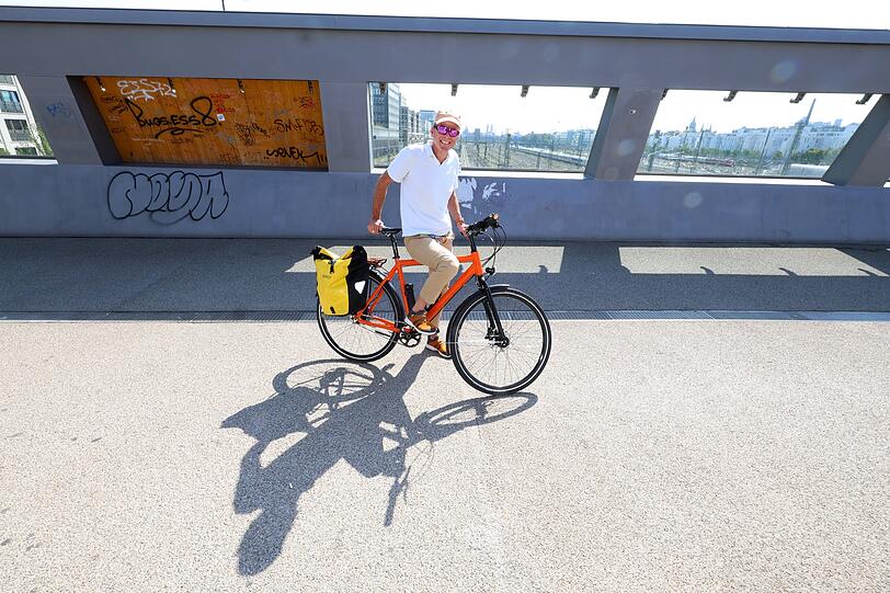 Nikolai Stoll radelt regelmäßig auf der Brücke: "Die schnelle Achse ist super, aber bei der Planung hat man einiges nicht zu Ende gedacht." Nikolai Stoll radelt regelmäßig auf der Brücke: "Die schnelle Achse ist super, aber bei der Planung hat man einiges nicht zu Ende gedacht."
