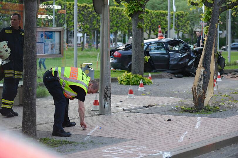 Die Polizei bei der Spurensuche.