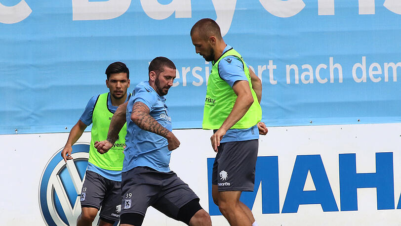 Gleich mittendrin: "Neuzugang" Sascha Mölders beim Training am Freitagnachmittag.
