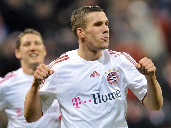 Der doppelte Torschütze Lukas Podolski markiert das frühe 2:0.