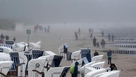 Einen Strandurlaub stellen sich Spanier entschieden anders vor. (Archivbild)