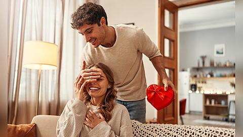 Am Valentinstag gibt es viel mehr Optionen als nur Blumen oder Schokolade.
