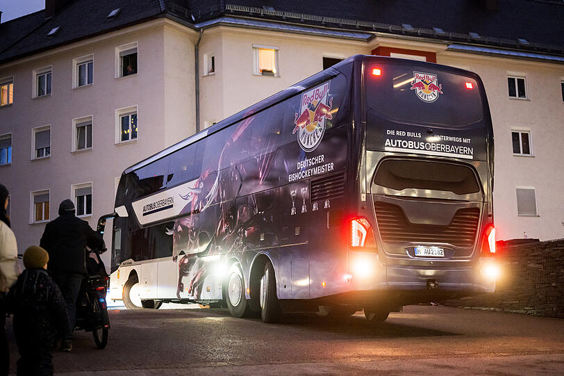 Der Teambus des EHC bekommt demnächst einige Kilometer auf den Tacho. Der Teambus des EHC bekommt demnächst einige Kilometer auf den Tacho.
