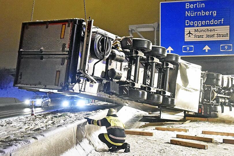 Freiwillige und Berufsfeuerwehr waren im Einsatz.