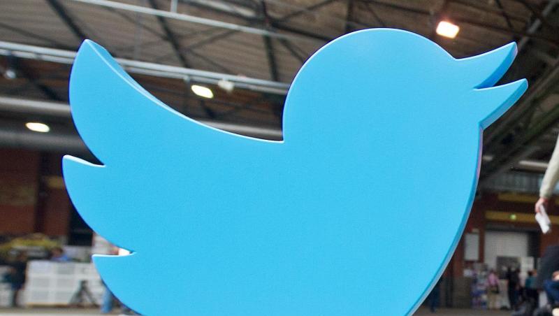 Twitter macht nach wie vor mehr als die Hälfte seines Geschäfts in den USA, im zweiten Quartal lag der Umsatz dort bei 455 Millionen Dollar - ein Sprung von 24 Prozent. Twitter macht nach wie vor mehr als die Hälfte seines Geschäfts in den USA, im zweiten Quartal lag der Umsatz dort bei 455 Millionen Dollar - ein Sprung von 24 Prozent.