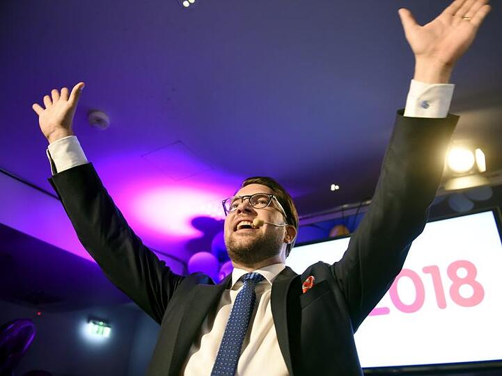 Jimmie Akesson, Vorsitzender der rechtspopulistischen Schwedendemokraten, feiert auf der Wahlparty seiner Partei.