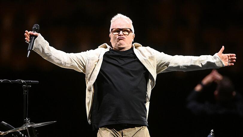 Herbert Gr&ouml;nemeyer hat die Fans in der Olympiahalle voll im Griff.