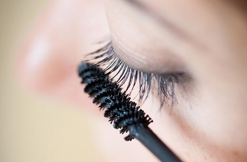 Lange Wimpern sind der Traum jeder Frau