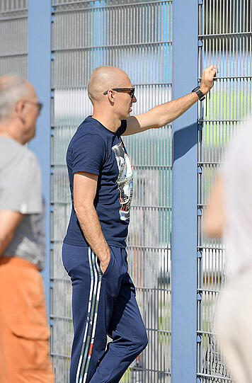 Bayerns Flügelspieler Arjen Robben schaute am Mittwoch bei den Löwen an der Grünwalderstraße vorbei. Die Bilder.