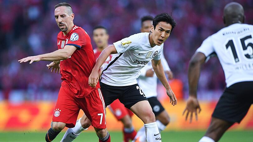 FRANCK RIBÉRY, NOTE 5: Stand in seinem siebten DFB-Pokalfinale. Kein Spieler hat mehr. Sehr fleißig auf der linken Offensivseite, aber der Franzose kam nur selten an da Costa vorbei. In der zweiten Halbzeit baute Ribéry weiter ab, wirkte müde.