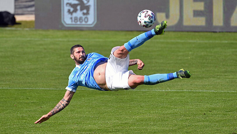 Unvergessen: Der Seitfallzieher von Sascha Mölders im Spiel des TSV 1860 am 10. April 2021 gegen den SC Verl (3:2). Unvergessen: Der Seitfallzieher von Sascha Mölders im Spiel des TSV 1860 am 10. April 2021 gegen den SC Verl (3:2).