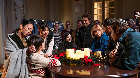 "Eine fast perfekte Bescherung" zählt 2025 zum ZDF-Weihnachtsprogramm. Die AZ durfte am Filmset dabei sein.
