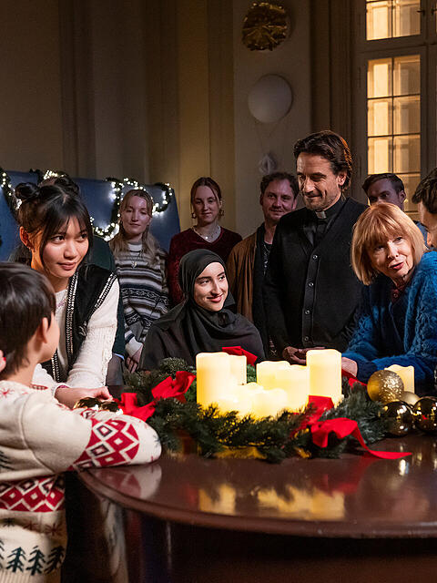 "Eine fast perfekte Bescherung" zählt 2025 zum ZDF-Weihnachtsprogramm. Die AZ durfte am Filmset dabei sein.