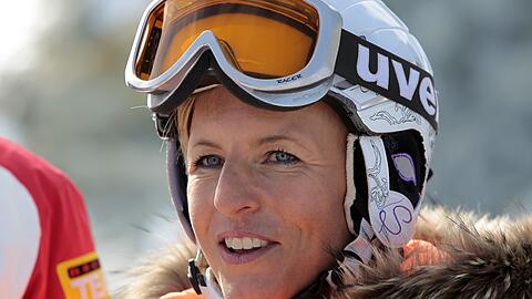 Martina Ertl-Renz 2010 in Sölden. Die gebürtige Bad Tölzerin ist zweifache Weltmeisterin und brachte von Olympischen Spielen zweimal die Silber- und einmal die Bronze-Medaille mit nach Hause. Heute führt die 47-Jährige ein Spezialgeschäft für Ski- und Laufschuhe in München.