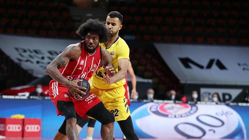 Mit neuem Look beim Finalduell mit Alba Berlin: Bayerns Jalen Reynolds (l.).