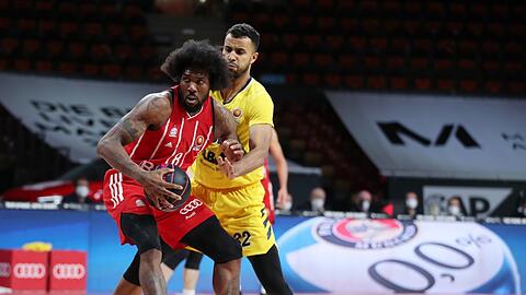 Mit neuem Look beim Finalduell mit Alba Berlin: Bayerns Jalen Reynolds (l.).