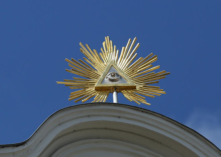 Das himmlische Auge auf dem Dach vom Oraghaus.