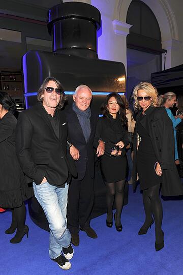 Sehen Sie hier weitere Bilder von Baldessarinis Duft-Premiere "Secret Mission".